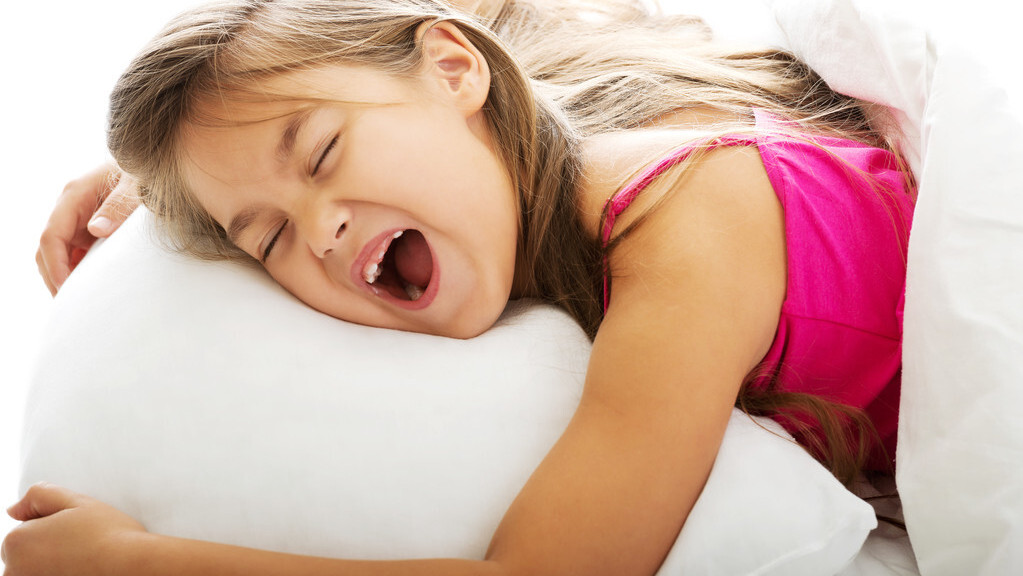 张嘴睡觉危害大,睡觉时,带什么能改善张嘴睡觉?尽量引起重视