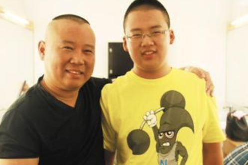王惠带亲生儿子郭汾阳看眼科,体型变胖像郭麒麟小时候!
