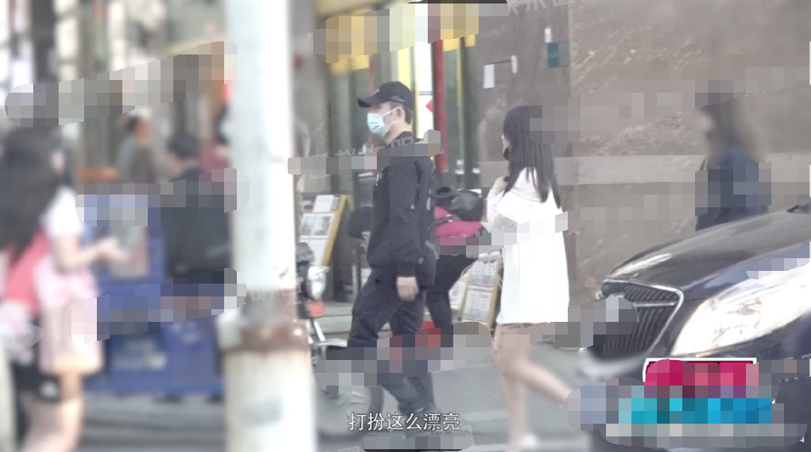 媒体曝光李泽锋妻儿:为老婆庆生当众搂抱,一家三口一同外出购物