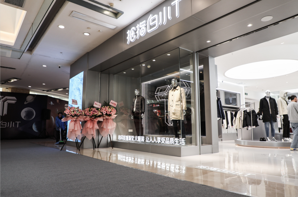 拇指白小t体验店 摄影章明阳(通讯员 余唯 徐洁)中国浙江,自古是丝绸