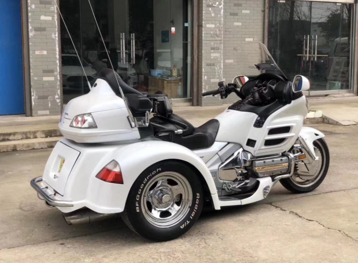 新大洲旅行三轮摩托车,6800元能买到?大家怎么看?