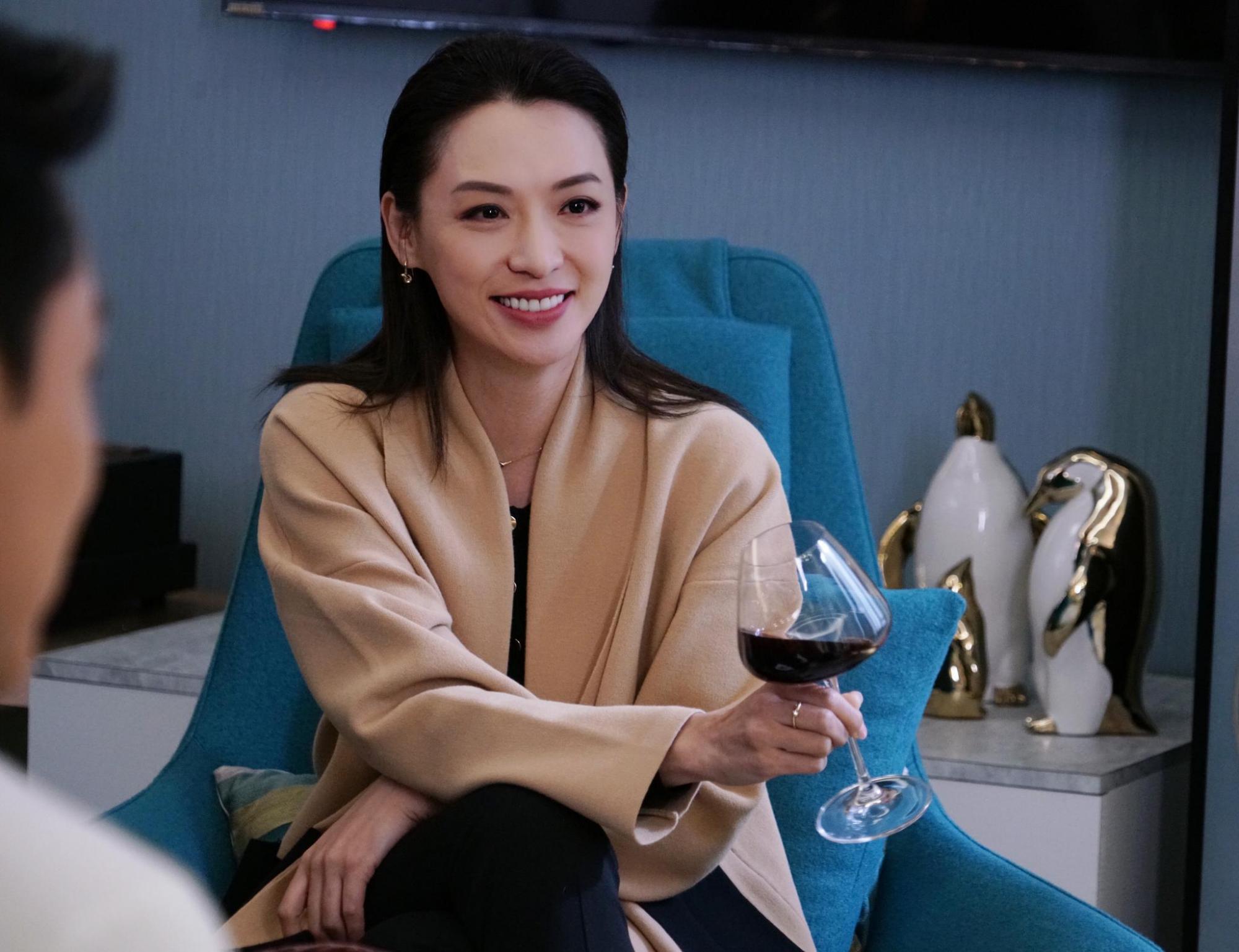 忍痛开工!tvb女星陈炜继续工作获赞专业,90岁父亲日前因病离世