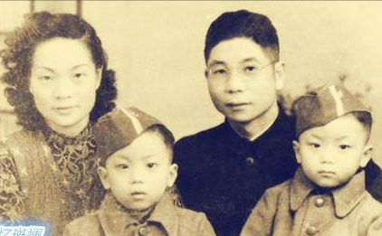 蒋经国的真面目令人意想不到,儿子不行孙子上,也无法弥补过错