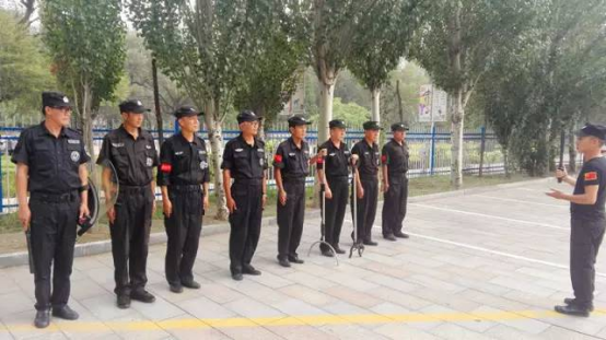 回顾张晓勇:17岁以理科状元上清华,回乡当保安,从不参加同学聚会