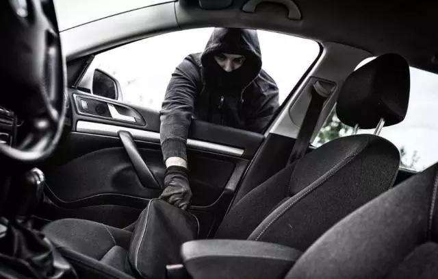 交警提醒:车上发现这些标记,别犹豫开车就走,能报警就报警