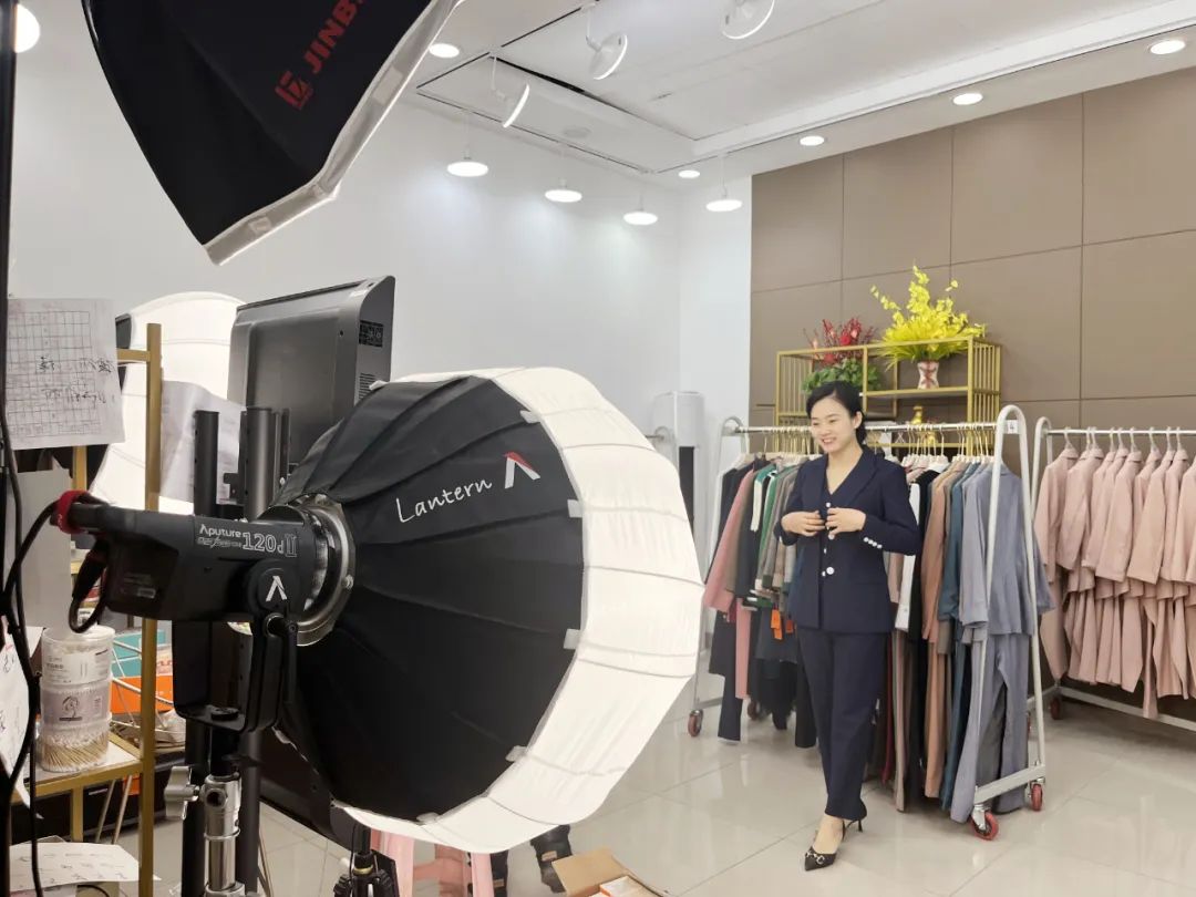 再添新势力 头部直播生态企业进驻汉口北服装直播供应链基地