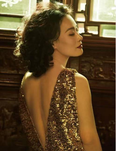 53岁邬君梅:出道30年,体重不到100斤,坦言:瘦身真的很简单