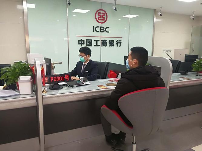银行柜台前常排长队,为何不多开窗口办理业务?专业人士道出实情