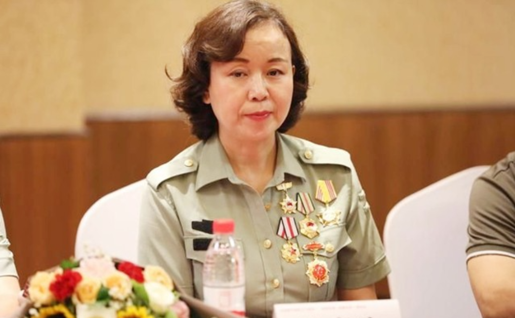 1984年大阅兵,曾在老山战役中获得一等功的医护兵钟惠玲受邀参加