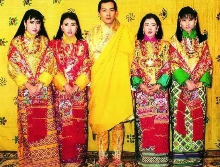 62岁不丹王母气质不凡,生于不丹首富之家,4姐妹全都嫁给国王