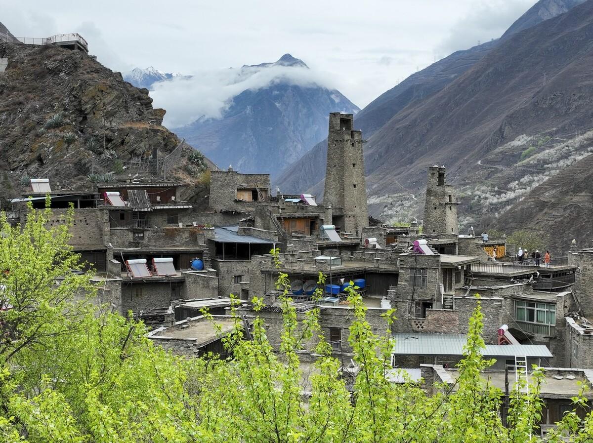 东方神秘古堡,四川桃坪羌寨,完整的羌族建筑文化艺术