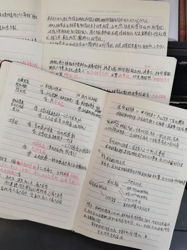 |大学宿管“卧虎藏龙”！阿姨陪考一次性通过