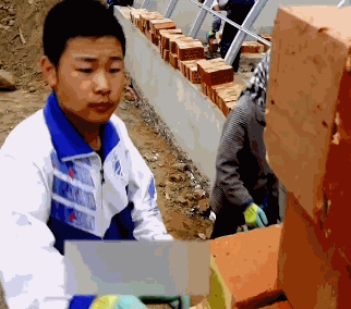 热点|搬砖男孩国防科大毕业后申请赴疆：山还是那座山，但不再是束缚