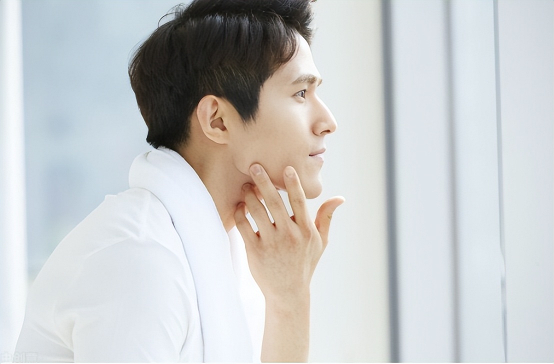 别人脱单你脱发!不想聪明"绝顶",治疗脱发最怕随大流的盲目