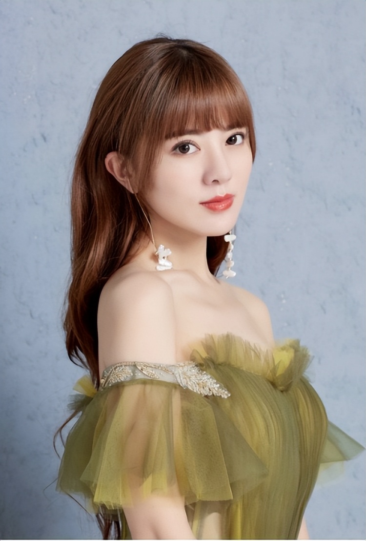 "隐形富婆"阿兰:戴上亿九眼天珠,21岁打败王菲,坐拥亿万身价