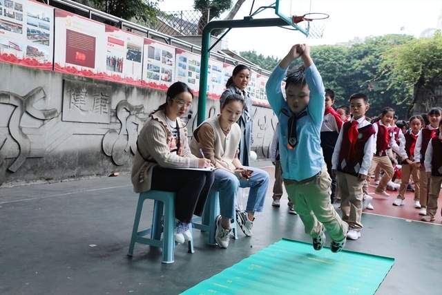重庆市沙坪坝区育英小学主题运动会隆重举行