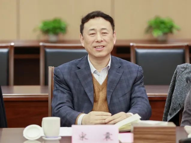 静安区人大常委会主任顾云豪一行到静安区法院调研指导工作