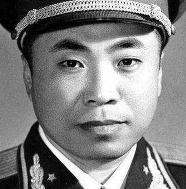 辽宁省委书记李伯秋,61岁被解除职务,70岁被开除党籍与军籍