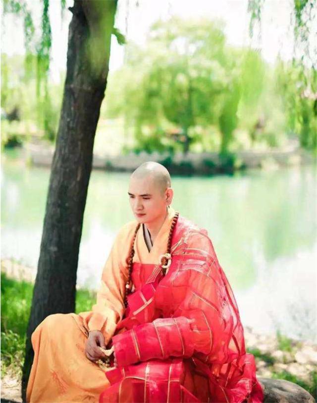 80后和尚释明心:曾被富婆追求,豪车接送,最终却看破红尘