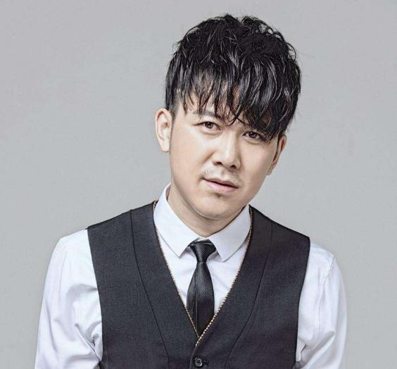 晒晒歌手高进的豪宅,当年靠一首歌火起来,如今就能住欧式别墅了