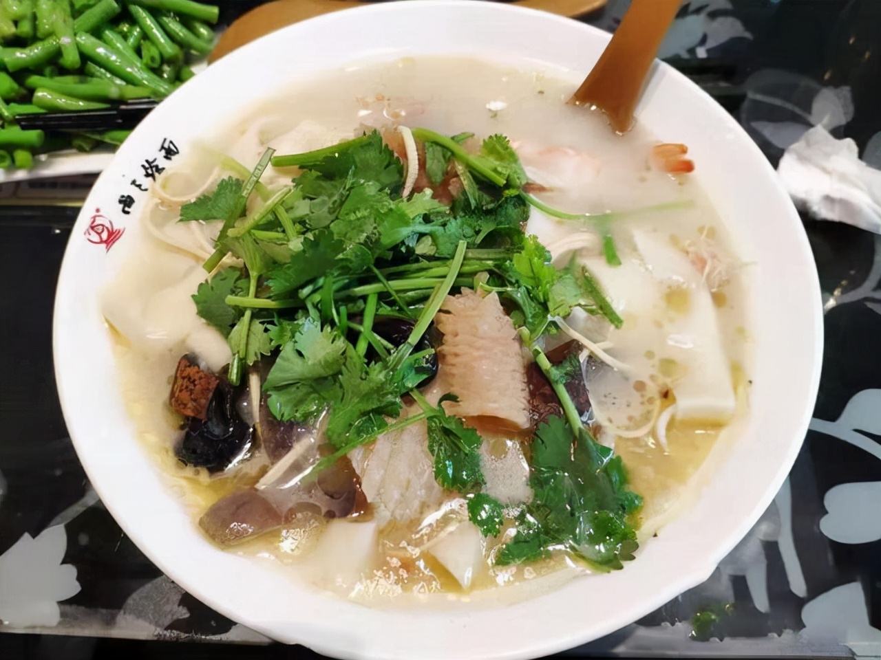 洛场美食（洛阳美食攻略保举
）《洛阳美食广场》