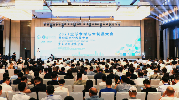 梦天家居总经理余静滨荣中国木材与木制品流通协会科技创新人物奖