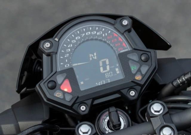剑指ktm duke390,2019款川崎z400外媒测评