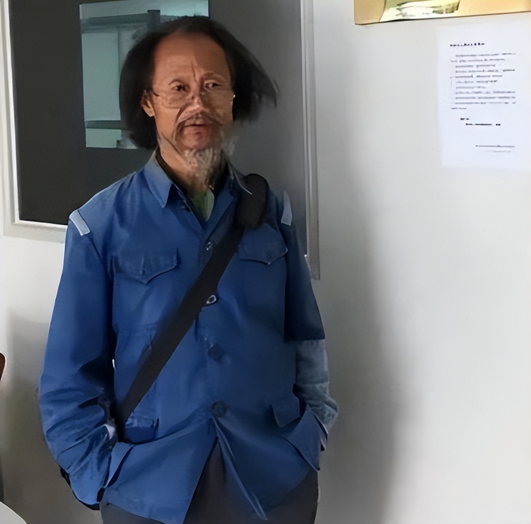 最牛县长何家庆被绑架吃猪食流浪3w公里22字遗言令人泪目