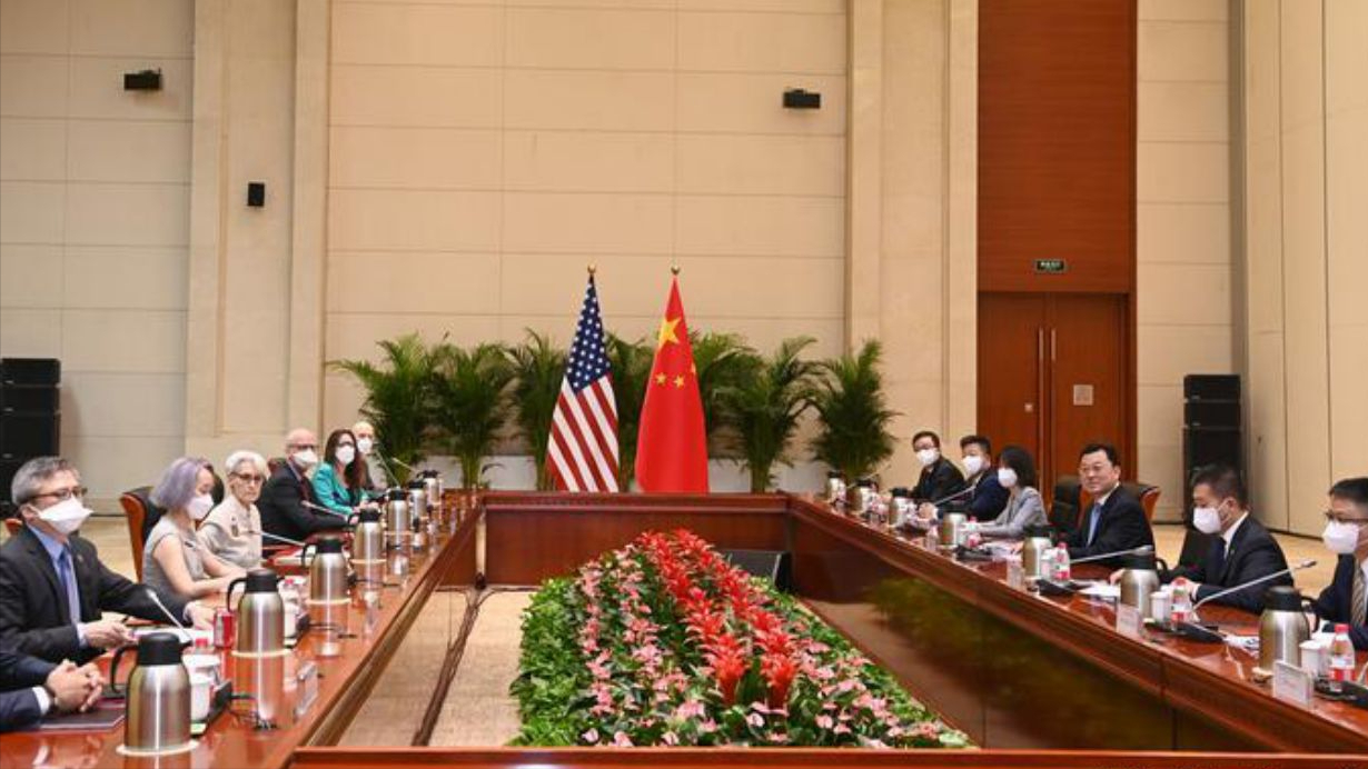 中美天津会谈结束,拜登支持率创下新低,留给美国的时间不多了