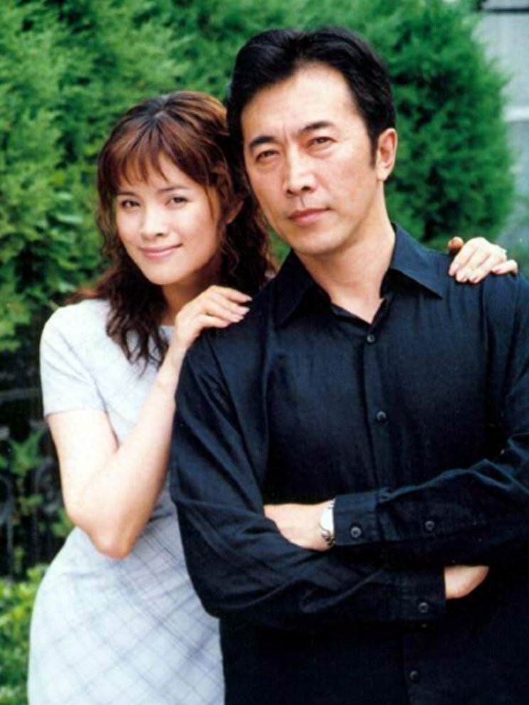 演员郑晓宁妻子是谁图片