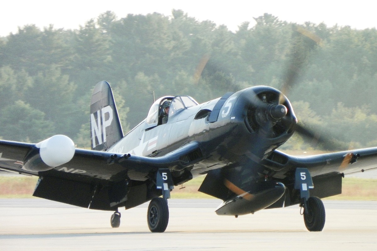 聊聊f4u:两部电影里肆虐横行的战斗机,实际被米格-15打出翔