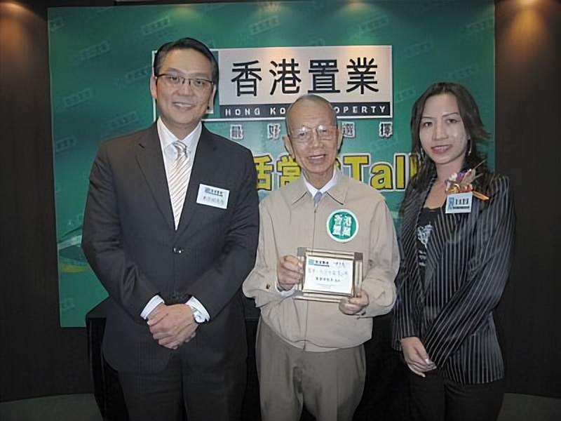 记得周星驰电影中,那个"没记性"的化学老师么?已经去世12年