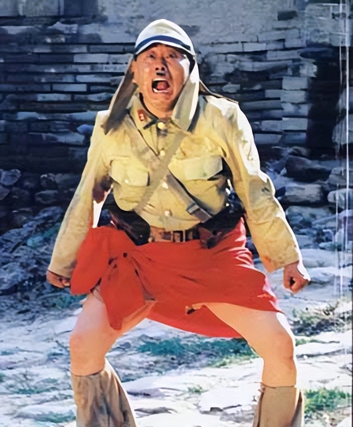 65岁潘长江跳网红傣族舞,动作夸张辣眼睛,直播翻车后消瘦不少