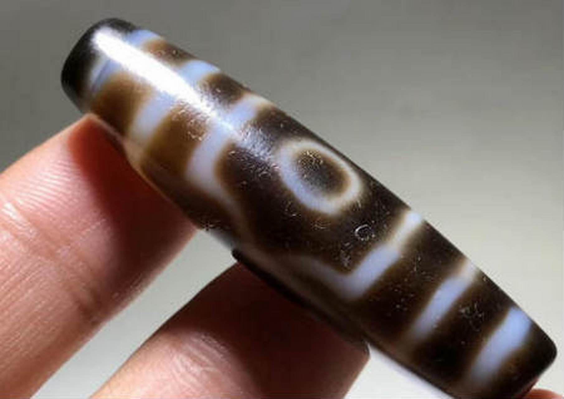 天珠怎么辨别真假  现在市面上天珠五花八门,很