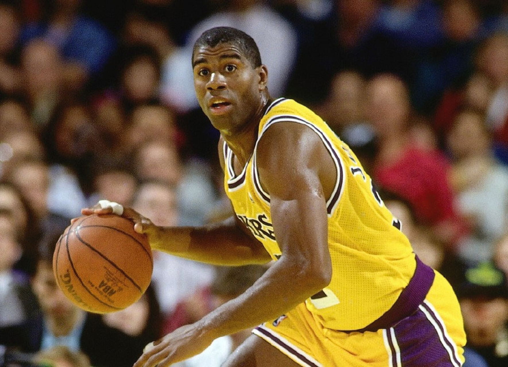 比尔拉塞尔:第一年就夺冠,前四个赛季四年三冠 贾巴尔:第二年夺冠