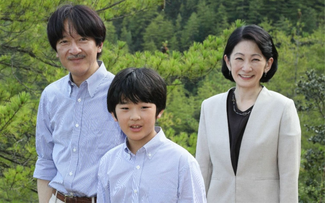 内部却四面楚歌,逐渐破裂: 宝贝儿子脾气差爱爆粗,难担天皇重任 大