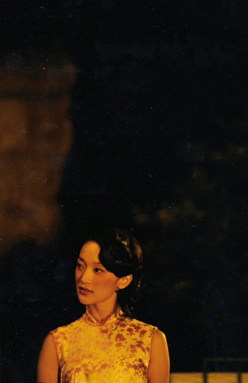 周迅登上智族gq10月刊封面,在《无名》中的旗袍造型也首度曝光