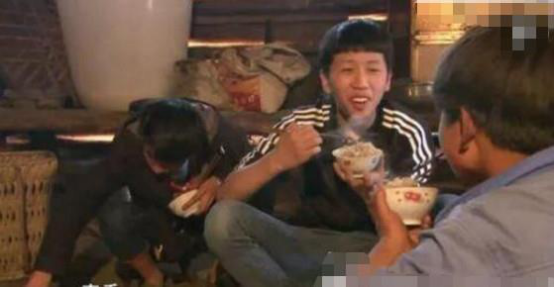 变形记的成熟主人公王境泽,铮铮铁骨不吃饭,现在他怎样了