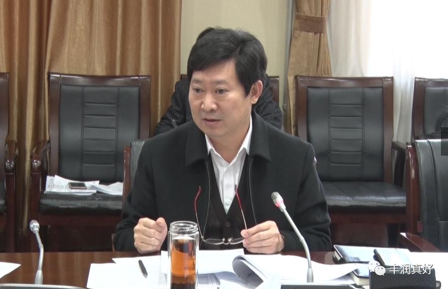 区委书记董立群主持召开产业项目建设领导小组会议