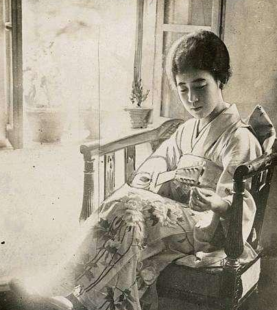 老照片:图三"辫子军"士兵巡逻中,图五姿色绝人的民国第一欲女