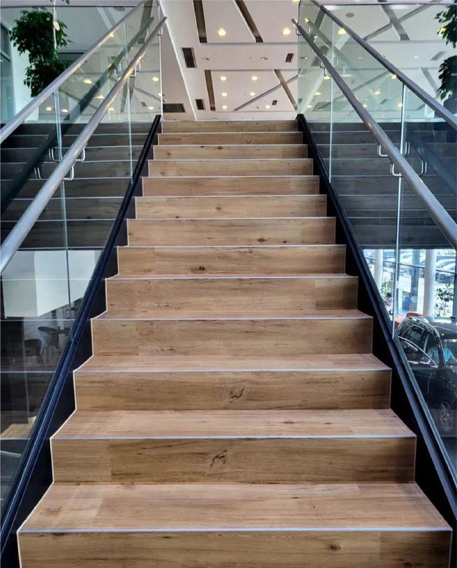 石塑地板lvt片材楼梯踏步精益设计与装配工艺