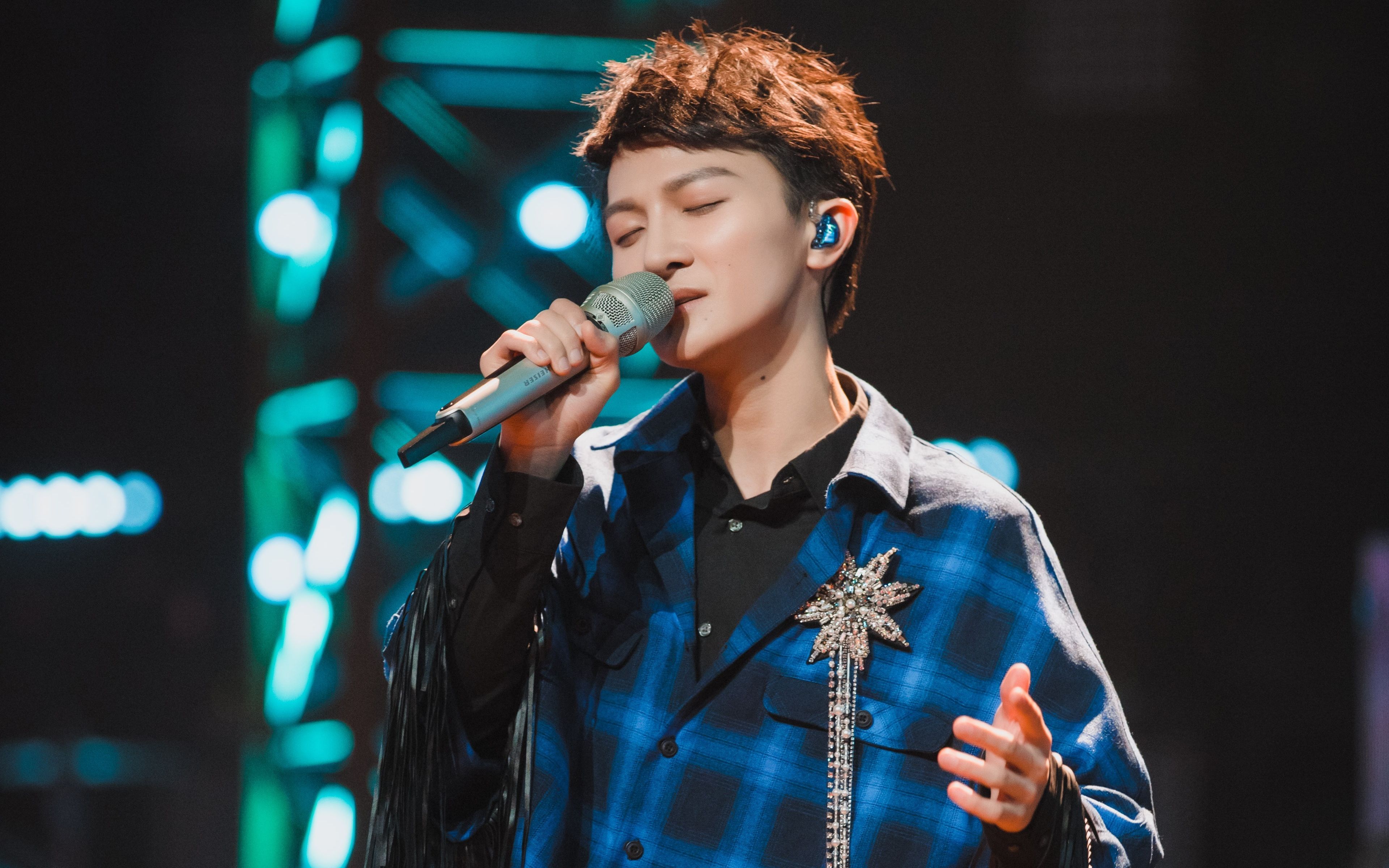 周深原名为什么叫周星星,揭秘周深改名背后的故事