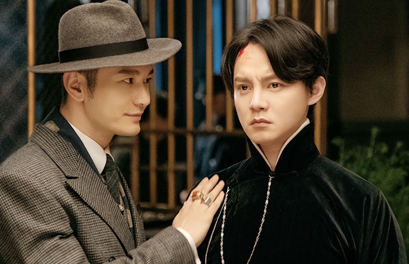 谍战剧《潜伏者》官宣海报,男女主角"眼神"太有戏,王志飞抢眼