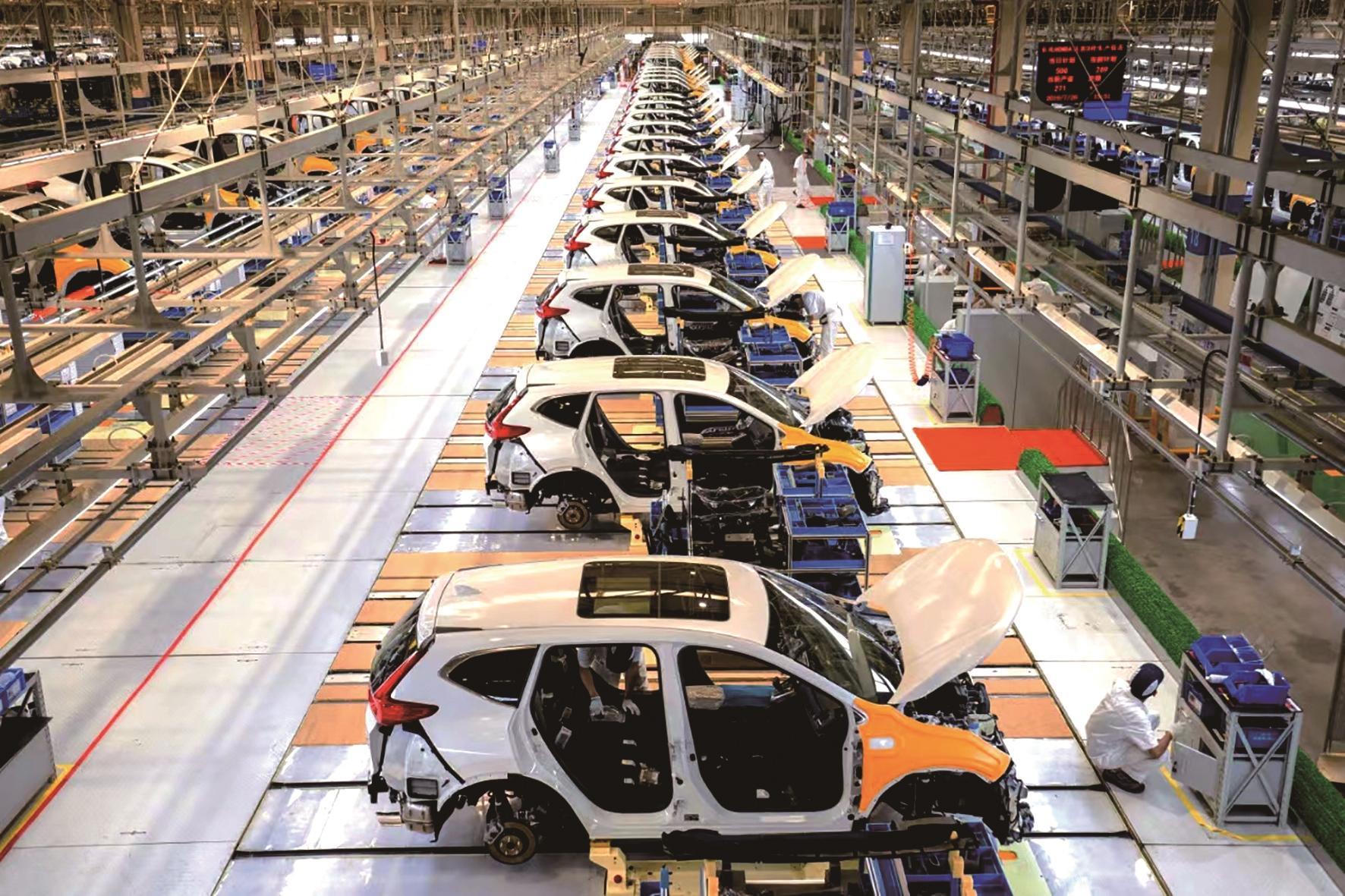 符号消费视角下的青年群体"制服"消费热潮是怎样的?