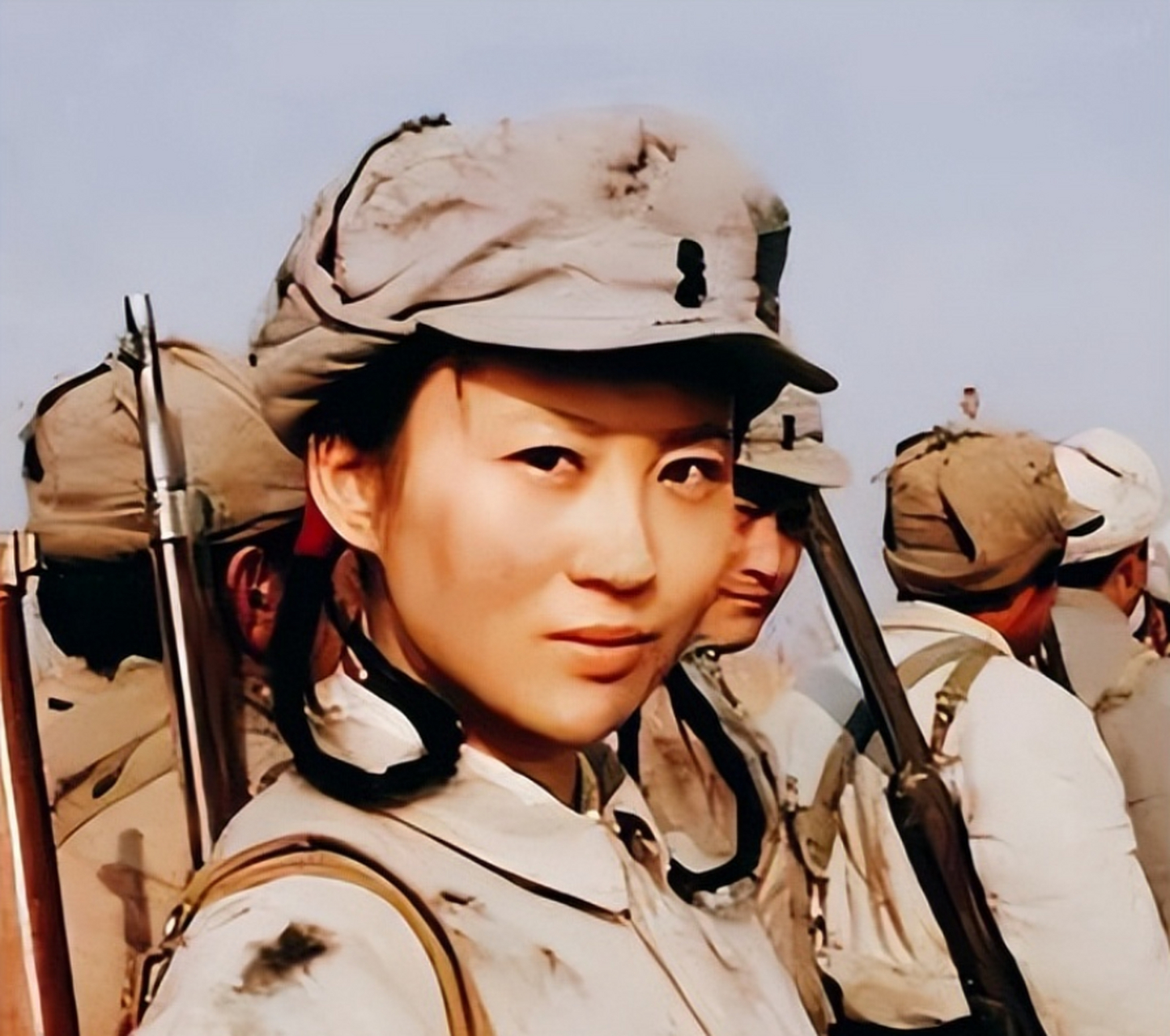 1938年,17岁女八路王金英正在老乡家养病,谁知邻居跑去告密!