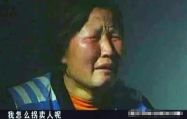 2004年女魔头被捕,曾6年拐卖85人,逃亡时被卖到山西,受虐12年