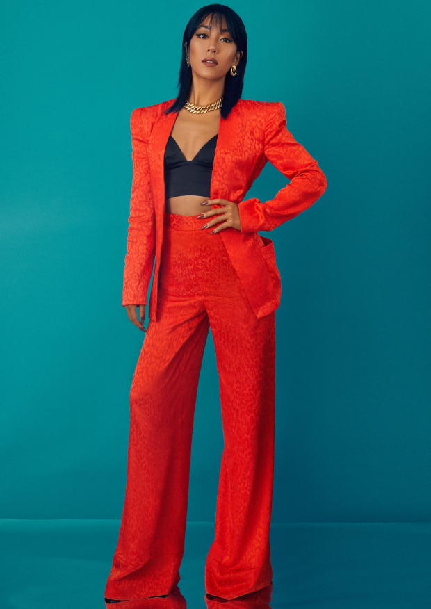 吉克隽逸穿"鱼鳞裙"露面,好身材清晰可见,不愧是刘欢最爱徒弟