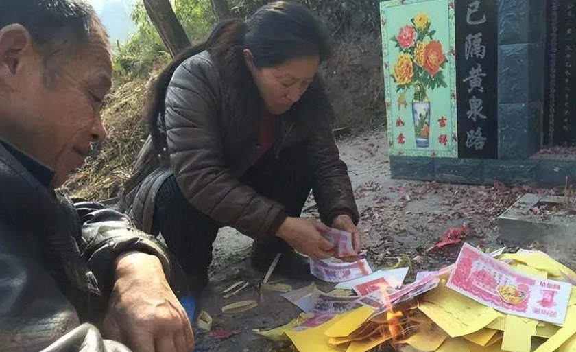 包含为什么说女儿上坟越来越穷的词条 包含为什么说女儿上坟越来越穷的词条