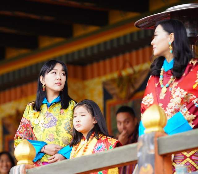 5位不丹公主罕见同框,清一色都是高颜值,清冷气质高贵迷人