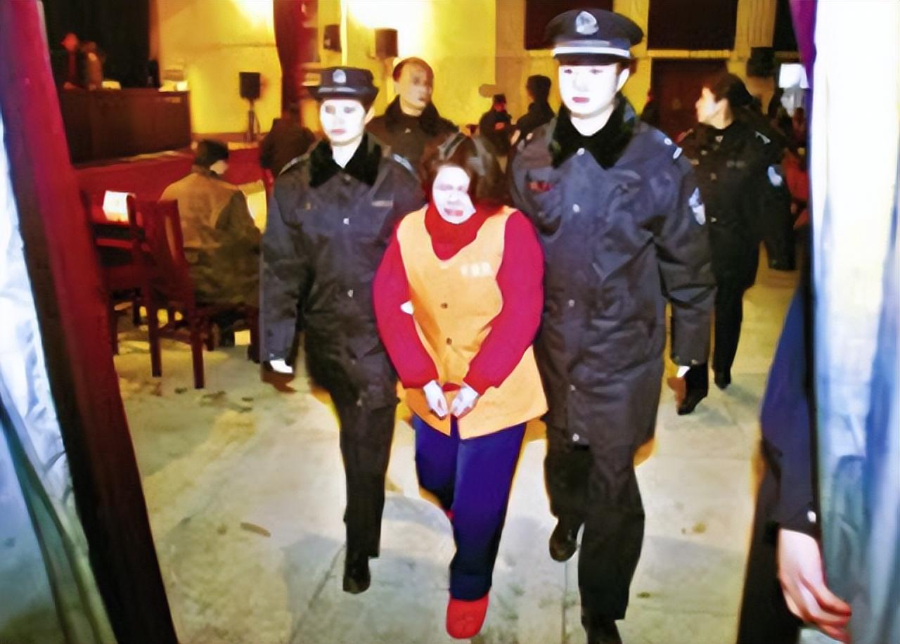 回顾07年重庆富豪被人闷死遗嘱只给妻子100万难道他早有预料